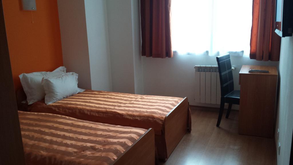 بوروفتس Apart Hotel Flora Residence Daisy الغرفة الصورة