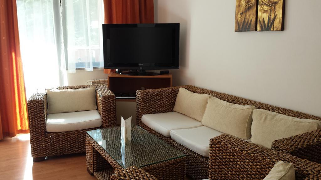 بوروفتس Apart Hotel Flora Residence Daisy الغرفة الصورة