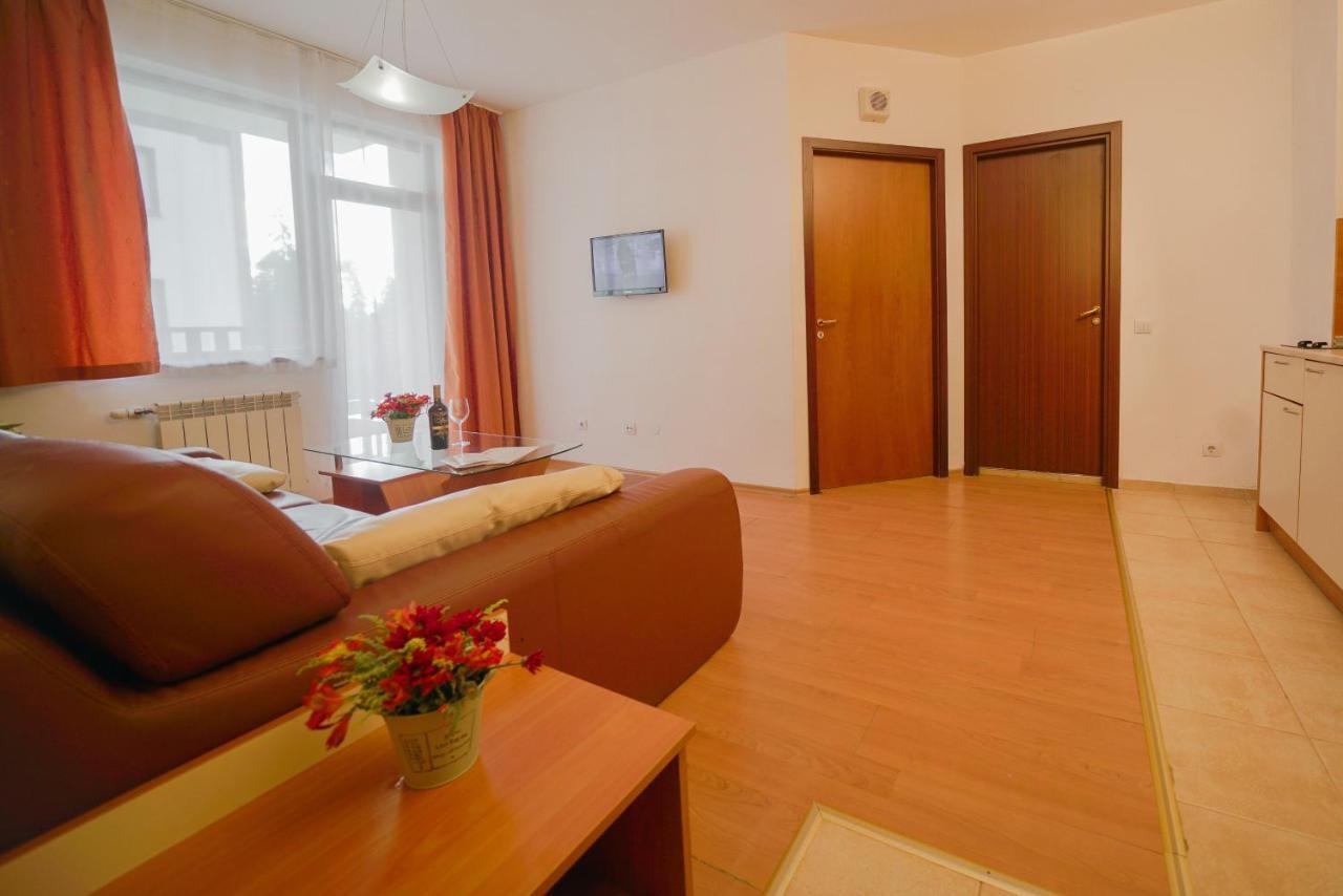 بوروفتس Apart Hotel Flora Residence Daisy المظهر الخارجي الصورة